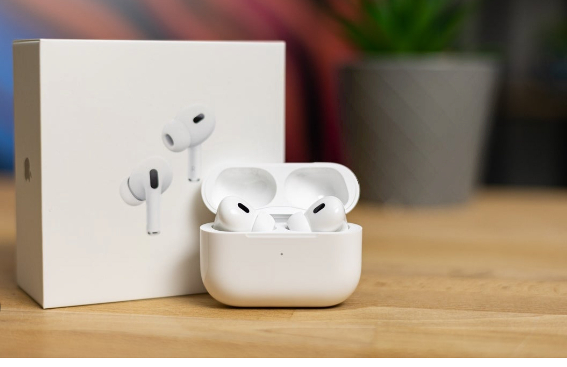 Apple AirPods Pro 2ème génération Blanc avec boîtier de charge MagSafe USB‑C Ecouteurs sans fil